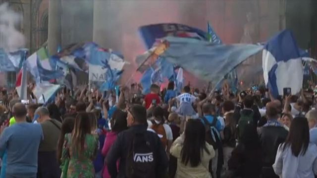 Napoli campione, la città torna in piazza per la festa scudetto