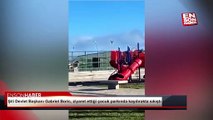 Şili Devlet Başkanı Gabriel Boric, çocuk parkında kaydırakta sıkıştı