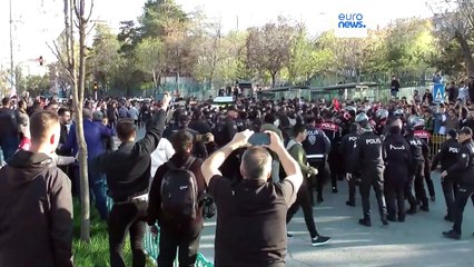 Elezioni Turchia: bus dell'opposizione bersagliato di pietre