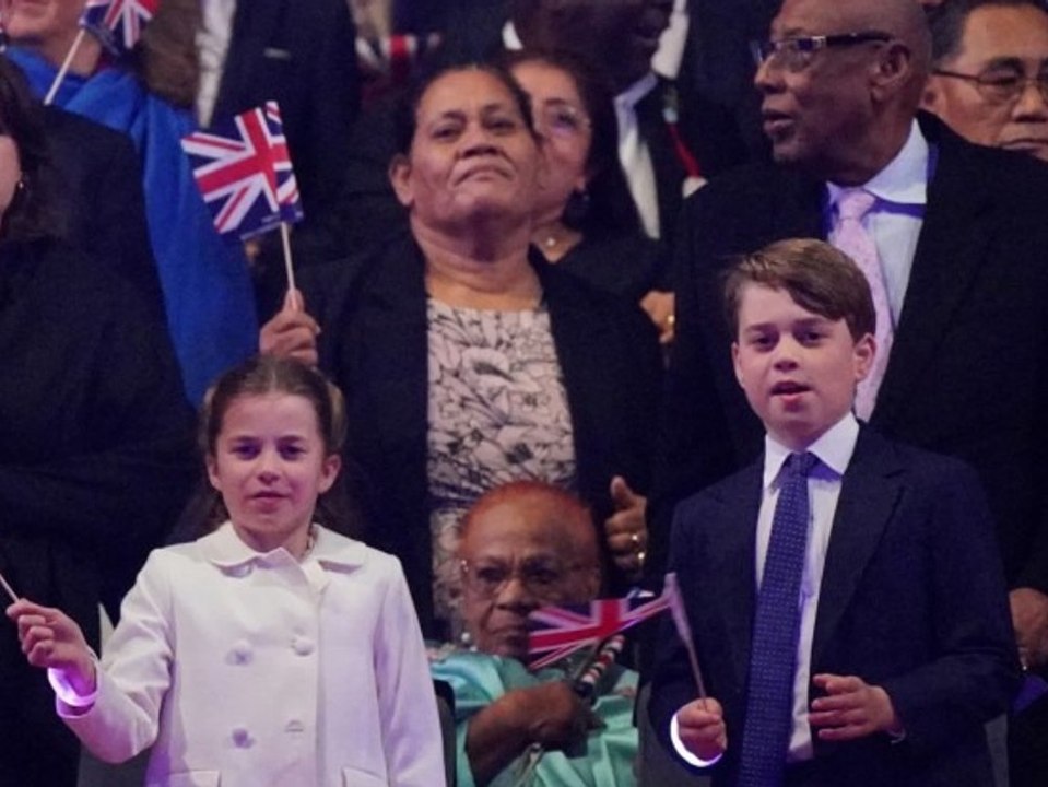 Prinzessin Charlotte und Prinz George stehlen Opa Charles die Show