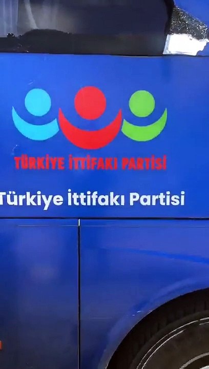 Sinan Oğan'ın otobüsüne de taşlı saldırı düzenlendi