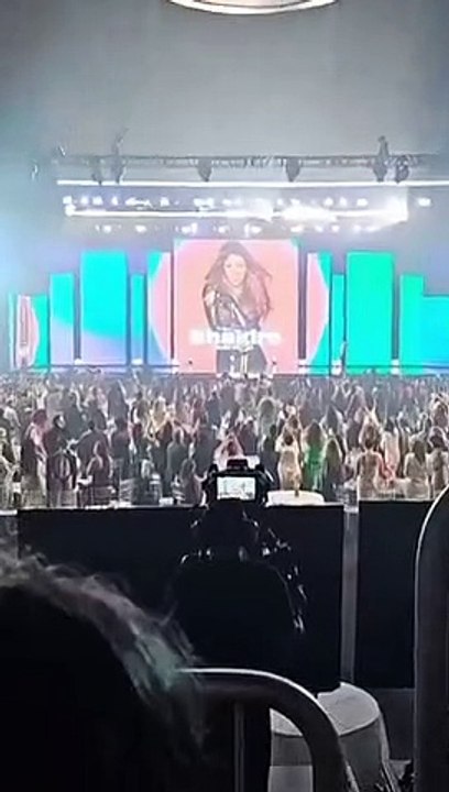 Ovación para Shakira en la gala de Mujeres Latinas de la Música / REDES