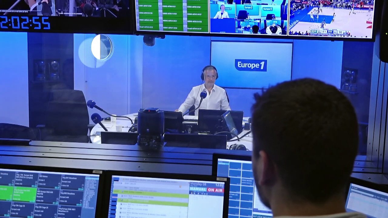 Emmanuel Macron commémore le 8-Mai sur des Champs-Elysées quasi vides