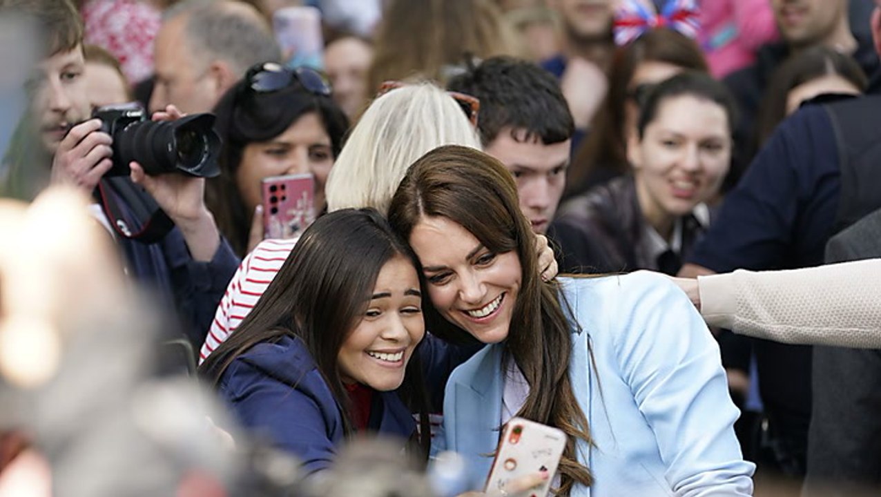 Selfie mit Herzogin Kate: Royals zeigen sich volksnah wie nie