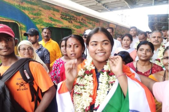 এশিয়ান পাওয়ার লিফটিং-এ সোনা জিতে ঘরে ফিরলেন বাংলার মেয়ে স্নেহা