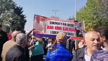 AKP mitinginde kadınları aşağılayan aşağılık pankart