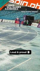 Obiena runs around the stadium carrying the PH flag #SEAGames32