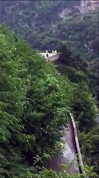 Bus precipita in una scarpata a Ravello, morto l’autista 30enne. Era da solo a bordo