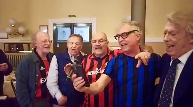 Champions, Milan-Inter: Massimo Moratti e Renato Pozzetto cantano con gli amici E la vita, la vita