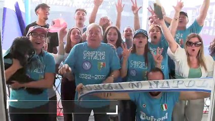 Napoli, la famiglia che vive di fronte allo stadio: "Gioia indescrivibile anche se con lo spoiler"