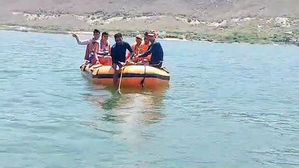 46 घंटे बाद बांध में तैरते मिले कनिष्ठ अ​भियंता व नाविक का शव