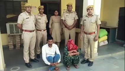 पत्नी खड़ी देखती रही और पति आग की लपटों में घिरा भागता रहा