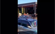 VÍDEO: Cliente rejeita pagar conta, arremessa e quebra objetos em restaurante