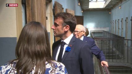 Emmanuel Macron visite la cellule de Jean Moulin
