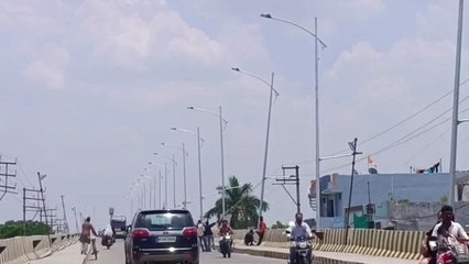 देवास: मेड़की रोड ओवर ब्रिज पर लाइट लगने का कार्य शुरू, आमजन को मिलेगी सुविधा