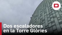 Dos escaladores son detenidos tras encaramarse a la Torre Glòries de Barcelona