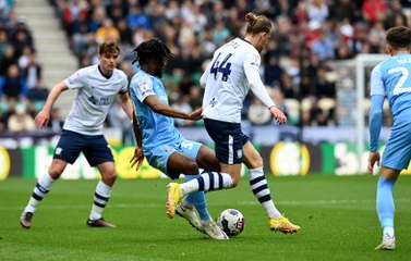 Tải video: Joe Nicholson reacts as Sunderland reach the Championship play-offs by beating Preston