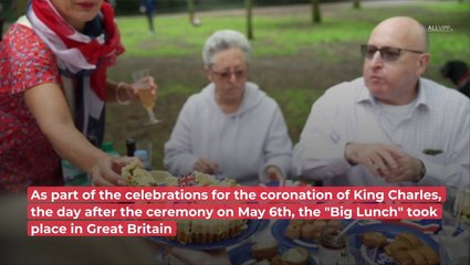 Princess Kate Gets Close To Royal Fans For Selfies!