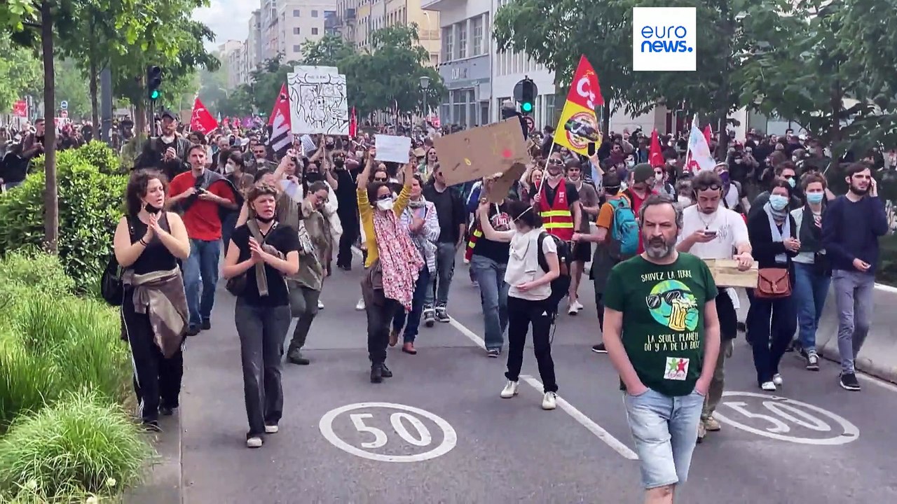 Proteste gegen Macron am Tag des Sieges über Nazideutschland