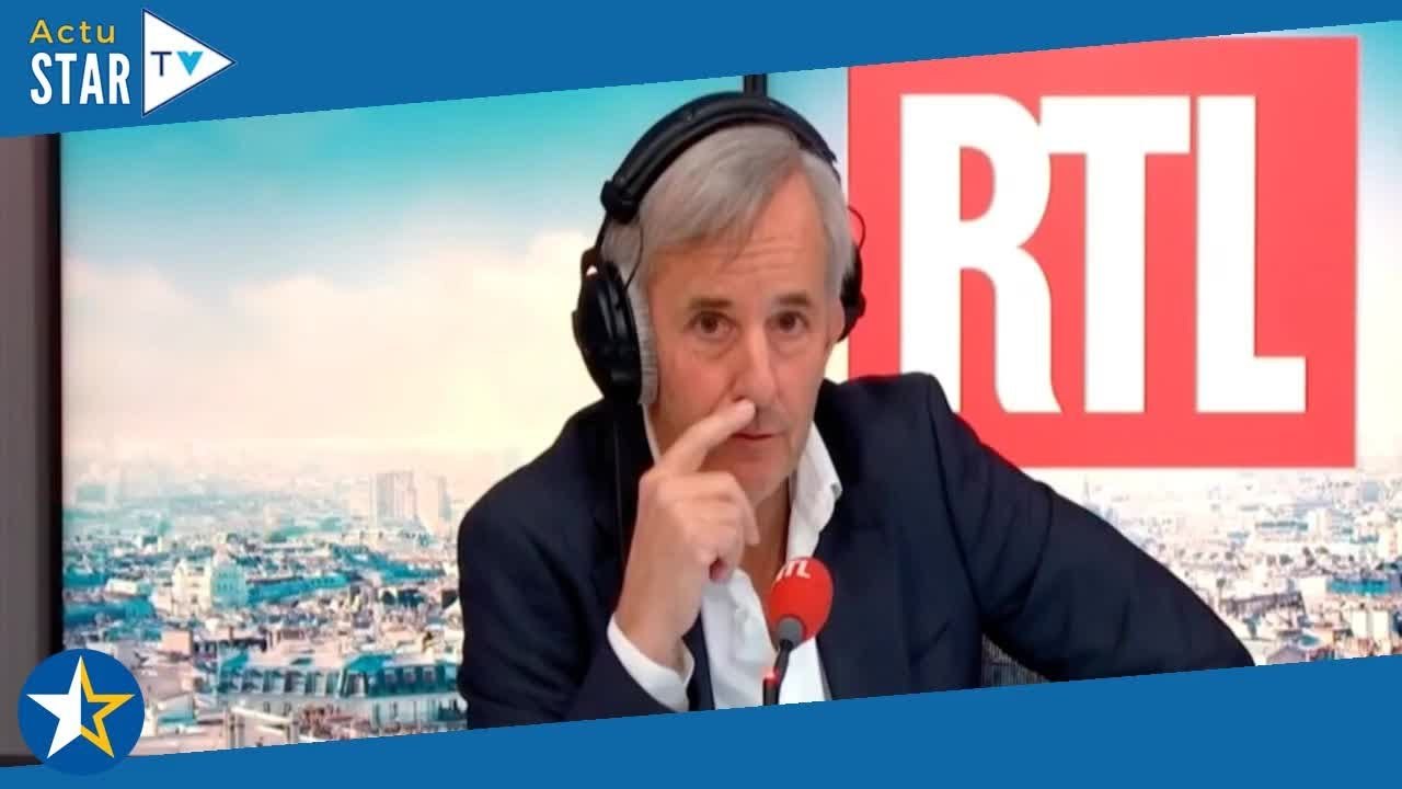 "Pas facile pour s'embrasser !" : Bernard de la Villardière dévoile un amusant souvenir avec son épo