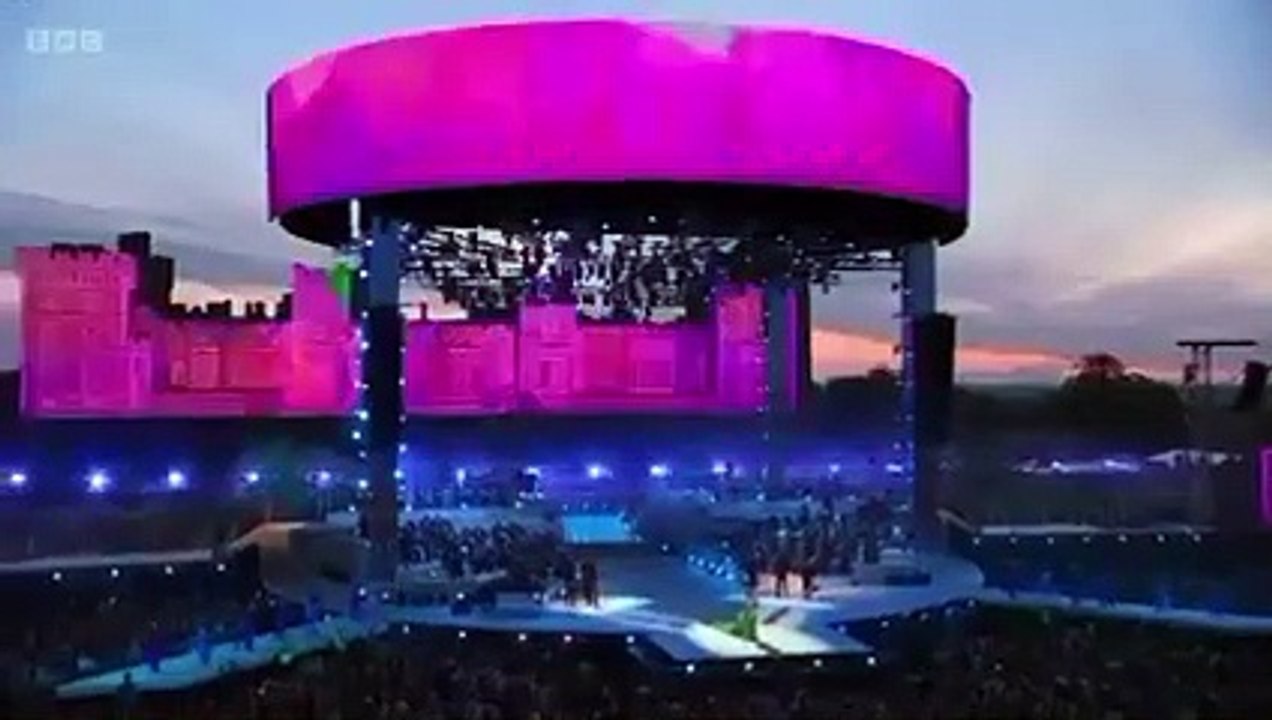 Watch Tiwa Savage Dance After Performance At Prince Charles’ Coronation [Video]