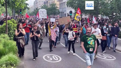 Emmanuel Macron a Lione per l'8 maggio, migliaia di dimostranti in piazza