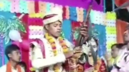 बदायूँ:शादी में मंच से हर्ष फायरिंग करते दूल्हा-दुल्हन का वीडियो हुआ वायरल