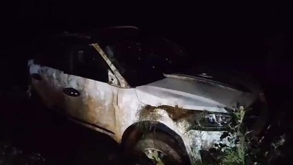 बागपत: हाइवे पर दौड़ रही कार खेत में जा घुसी, कार के उड़े परखच्चे, 7 लोग घायल
