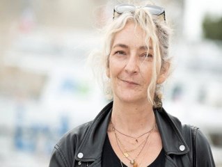 “Enfin, vous pouvez vivre dans plus de 10m2 !”, Christophe Dechavanne remet à sa place Corinne Masiero quand la comédienne se plaint du prix...