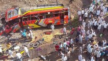 Sürücüsünün direksiyon hakimiyetini kaybettiği otobüs nehre uçtu! 22 yolcu hayatını kaybetti