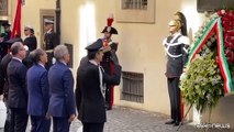 Mattarella rende omaggio a Moro e depone una corona in via Caetani