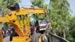 सहारनपुर: सेना का ट्रक बेकाबू होकर रेलिंग तोड़ पुल के किनारे लटका, बड़ा हादसा टला