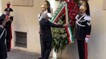 Mattarella rende omaggio a Moro e depone una corona in via Caetani