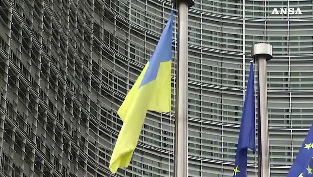 Giornata dell'Europa: issata la bandiera Ucraina davanti alla Commissione europea