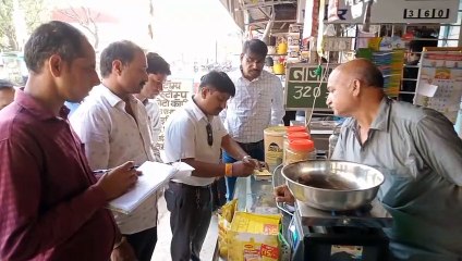 कलेक्टर के आदेश पर नपा अमला सड़कों पर, जब्त की 10 किलो अमानक पॉलीथिन