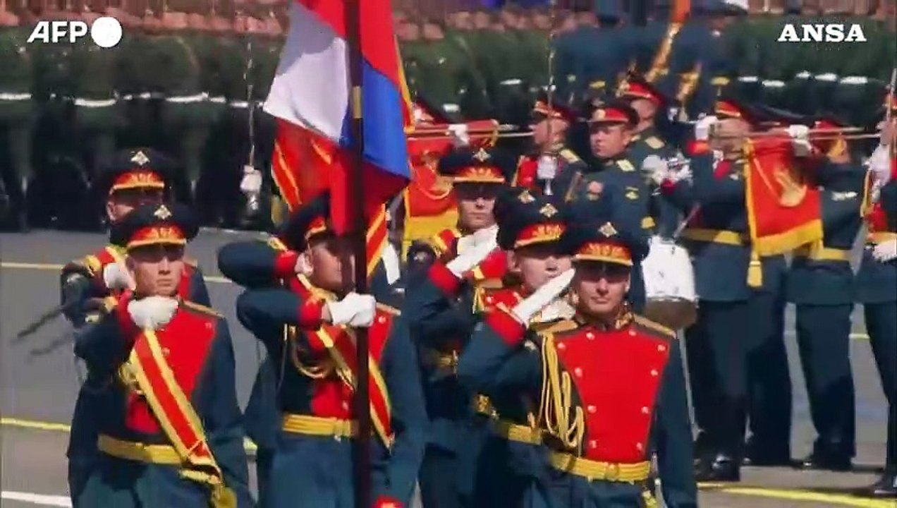 Parata del Giorno della Vittoria a Mosca, armi nucleari sfilano sulla Piazza Rossa