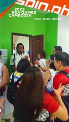 Chris Newsome is welcomed by selfies and autographs from Gilas supporters