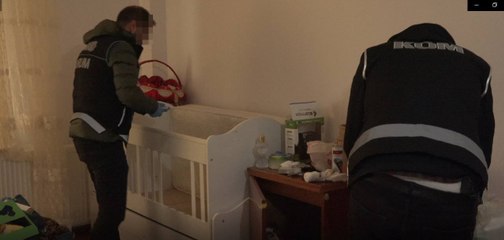 Uyuşturucuyu bebek beşiğine gizlemişler