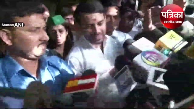 Video : धीरेंद्र कृष्ण शास्त्री पर बरसे तेज़ प्रताप यादव, बोले - बागेश्वर बाबा डरपोक है और देशद्रोही