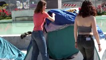 Caro affitti, universitari dormono in tenda davanti alla Sapienza: le storie di chi protesta