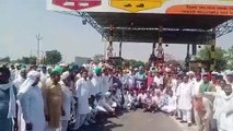 For irrigation water in Hanumangarh, farmers protested at the toll block, now marched towards the collectorate