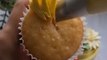 Piping Buttercream sunflower cupcakes using Wilton 124 *Cupcake Décor Idea*