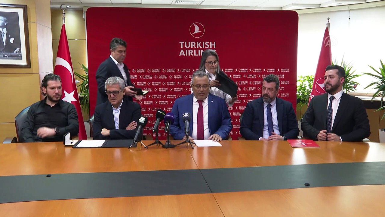 İSTANBUL - Türk Hava Yolları Kadın Voleybol Takımı'nda başantrenörlüğe Ze Roberto getirildi