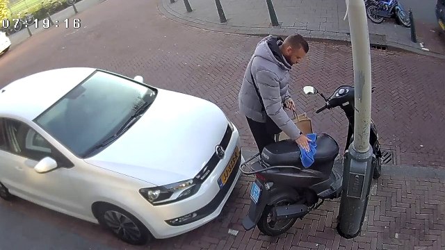 Suivez bien les clés de son scooter... oups, grosse boulette