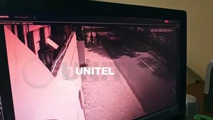 Pasajera de micro cae de cabeza tras sufrir el robo de su celular y al tratar de recuperarlo