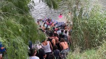 Así cruzan el río Bravo los migrantes para llegar a EE. UU. en medio del levantamiento del Título 42
