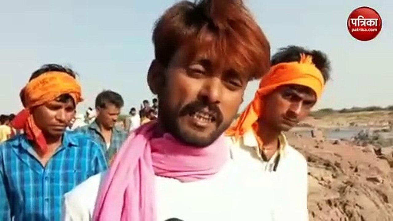 Video : एक्सीडेंट होने के बाद बेतवा नदी में पहले गिरी बाइक फिर ऊपर से कार, एक की मौत