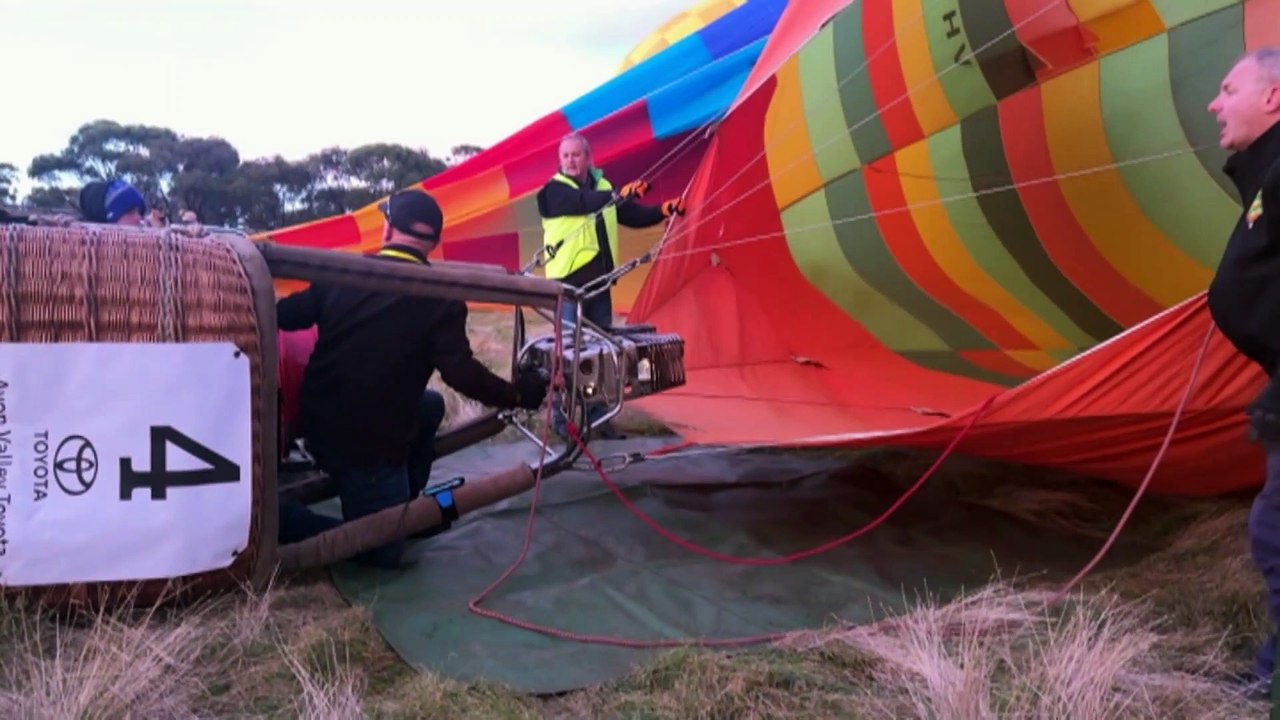 WA skies come alive with colour for national hot air ballooning championships