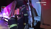 Edirne'de zincirleme kaza: Araçta sıkışan TIR şoförü böyle kurtarıldı