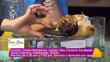 Madre usa como plato una alberca de bebé para alimentar a sus doce hijos
